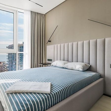 Luxury Waterfront 3-Bedrooms Apartment โอเดสซา ภายนอก รูปภาพ