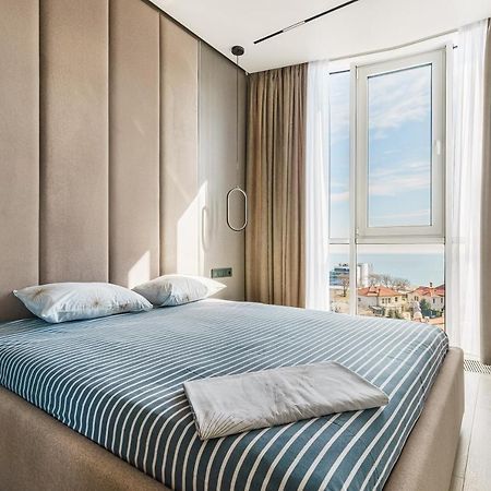 Luxury Waterfront 3-Bedrooms Apartment โอเดสซา ภายนอก รูปภาพ