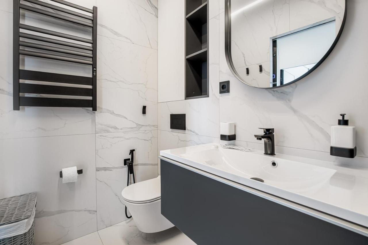 Luxury Waterfront 3-Bedrooms Apartment โอเดสซา ภายนอก รูปภาพ